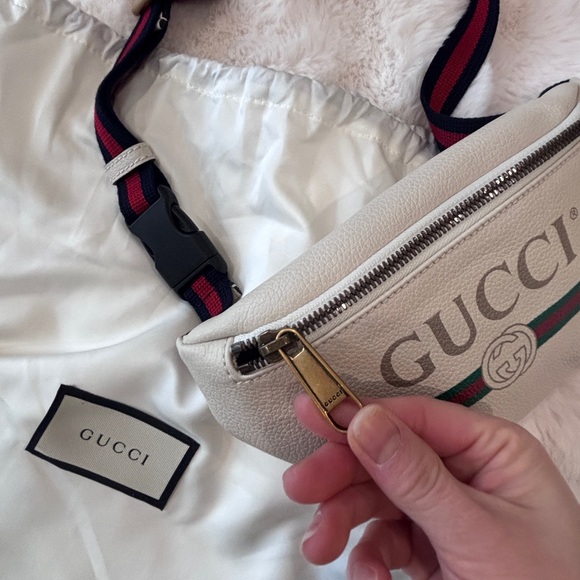 GUCCI 527792 Unisex Small Logo Print White Leather Messenger Belt Bag SZ 85” - Picture 3 of 6